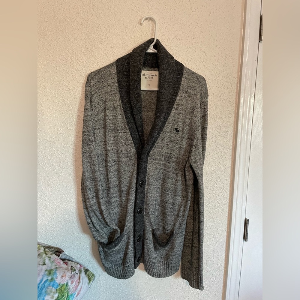 Abercrombie and Fitch Men’s Gray Heather Button Shawl Cardigan - Small